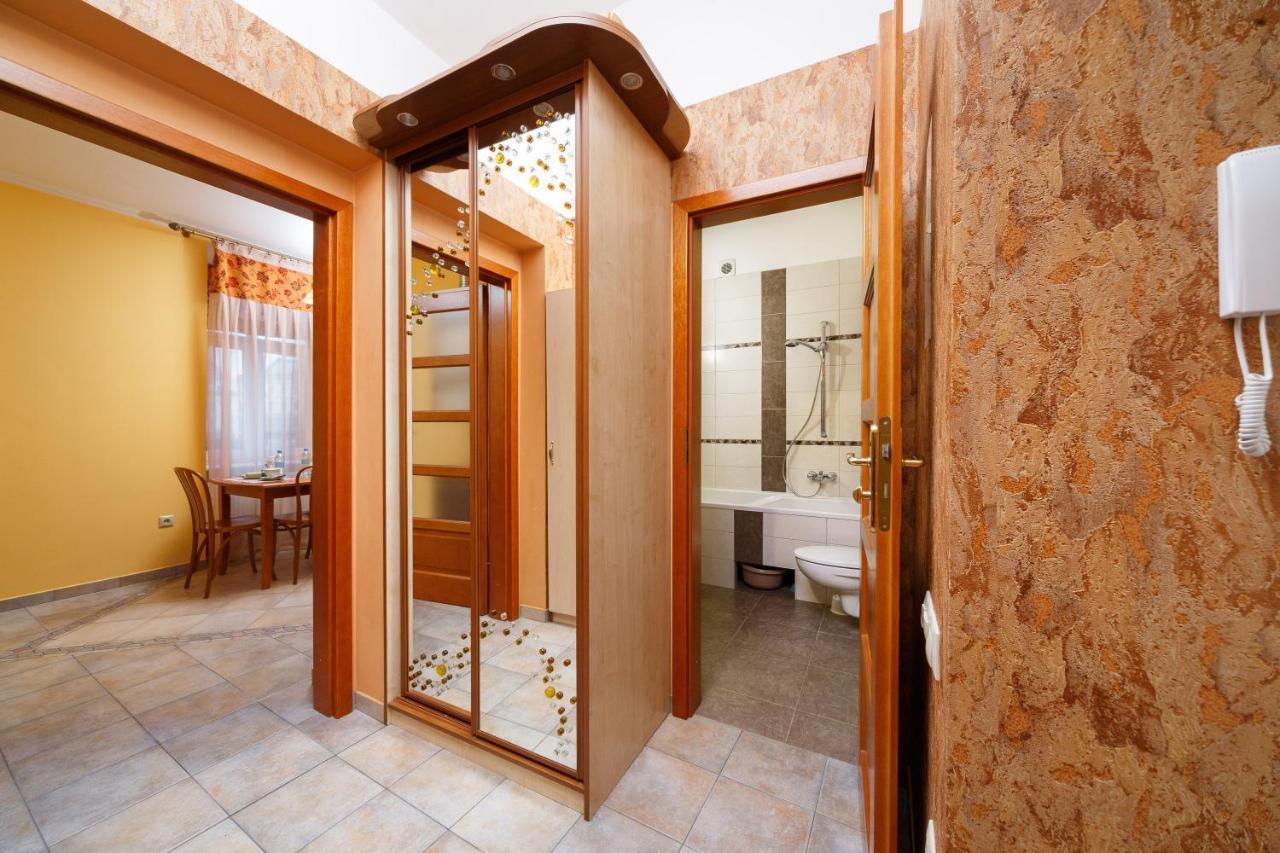 Na Katedralniy Lägenhet Lviv Exteriör bild